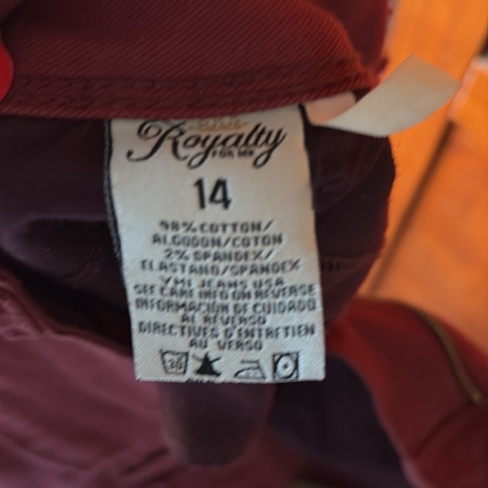 Royalty For Me WannaBettaButt Rough Cut Hem Stretch Jeans in Burgundy Shade - Picture 5 of 6